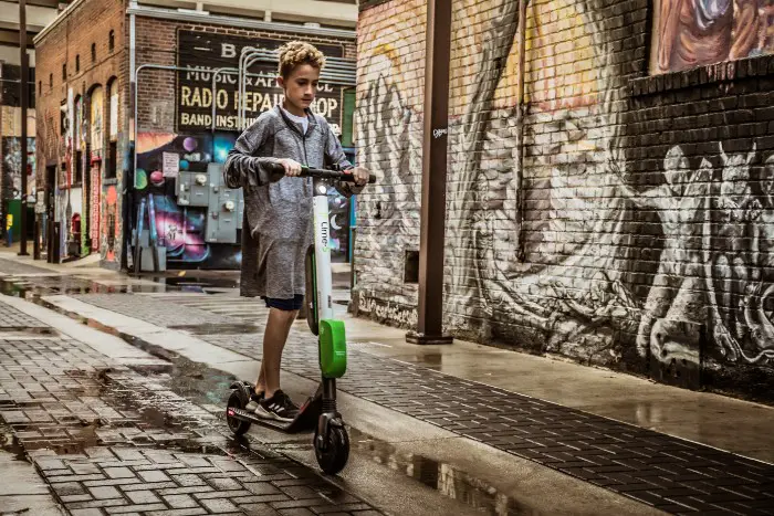 Electric Scooter vs Traditional Bike – Pros, Cons and Verdict ...